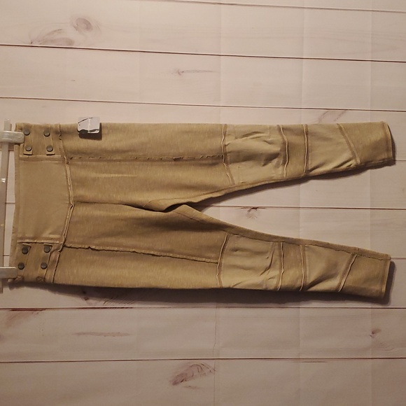 NWT FREE PEOPLE HIGH RISE CATCH ME IF YOU CAN LEGGINGS, DISCOUNTED  DESERT SAGE - Picture 9 of 16